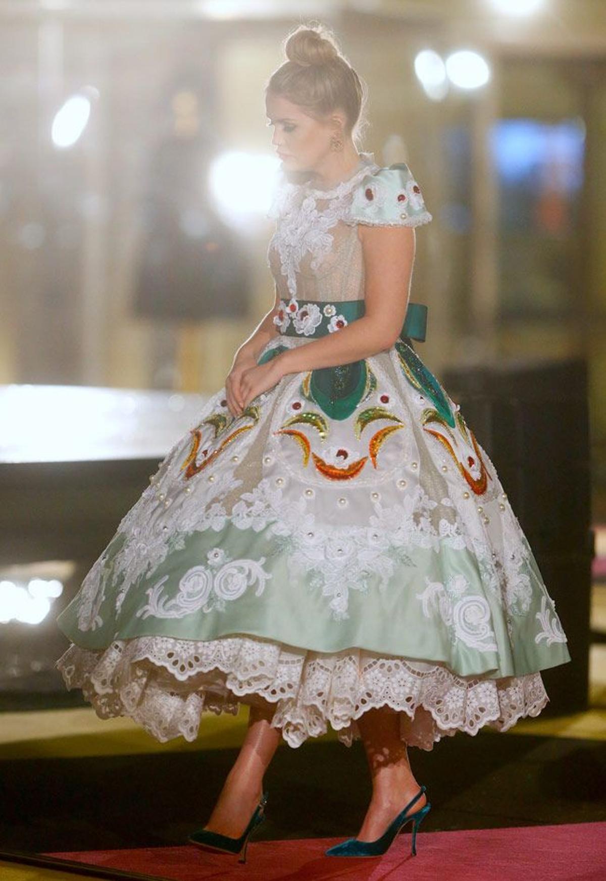 Look de Kitty Spencer en su llegada al desfile de Alta Moda de Dolce &amp; Gabbana en Nueva York