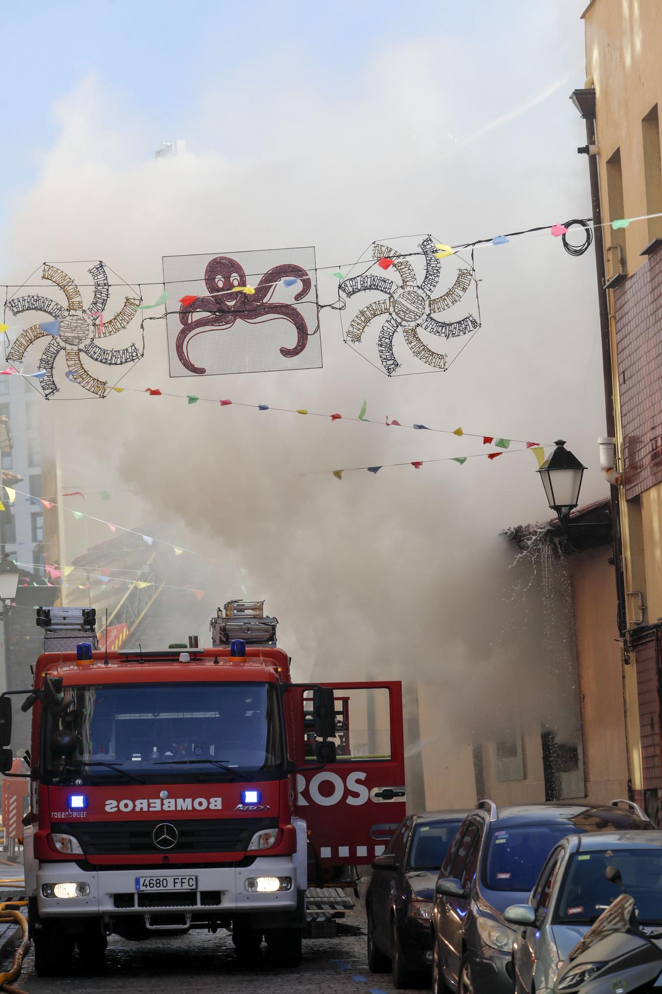 En imágenes: Incendio en el bar Mercante de la cuesta del Cholo