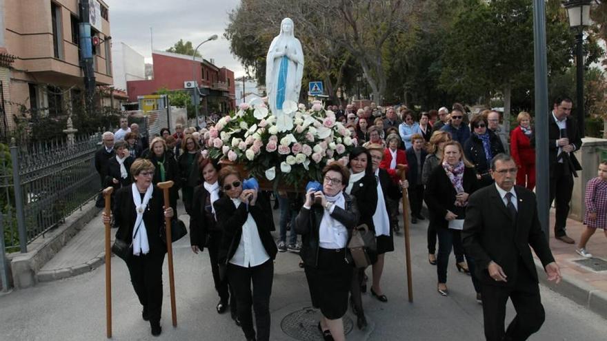 La Virgen de Lourdes es recibida por todo lo alto