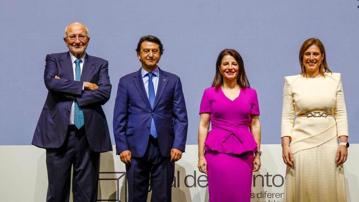 Juan Roig, José Muñoz, Hortensia Roig y Elena Fernández, en el Roig Arena.