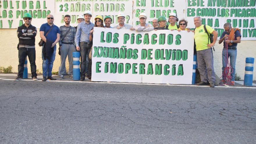 Concentración, ayer, para denunciar la situación de Los Picachos.