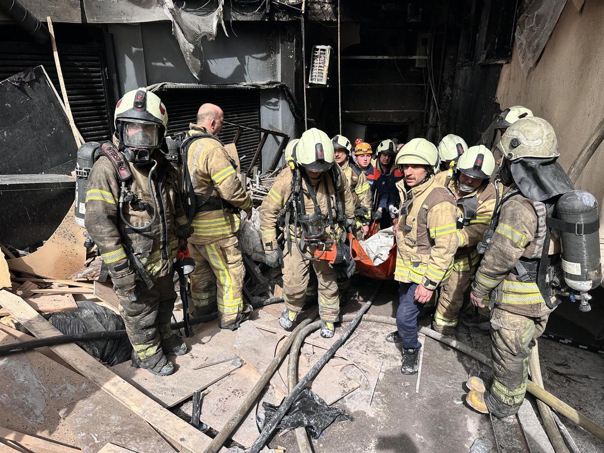 Al menos 29 muertos en un incendio en una discoteca de Estambul