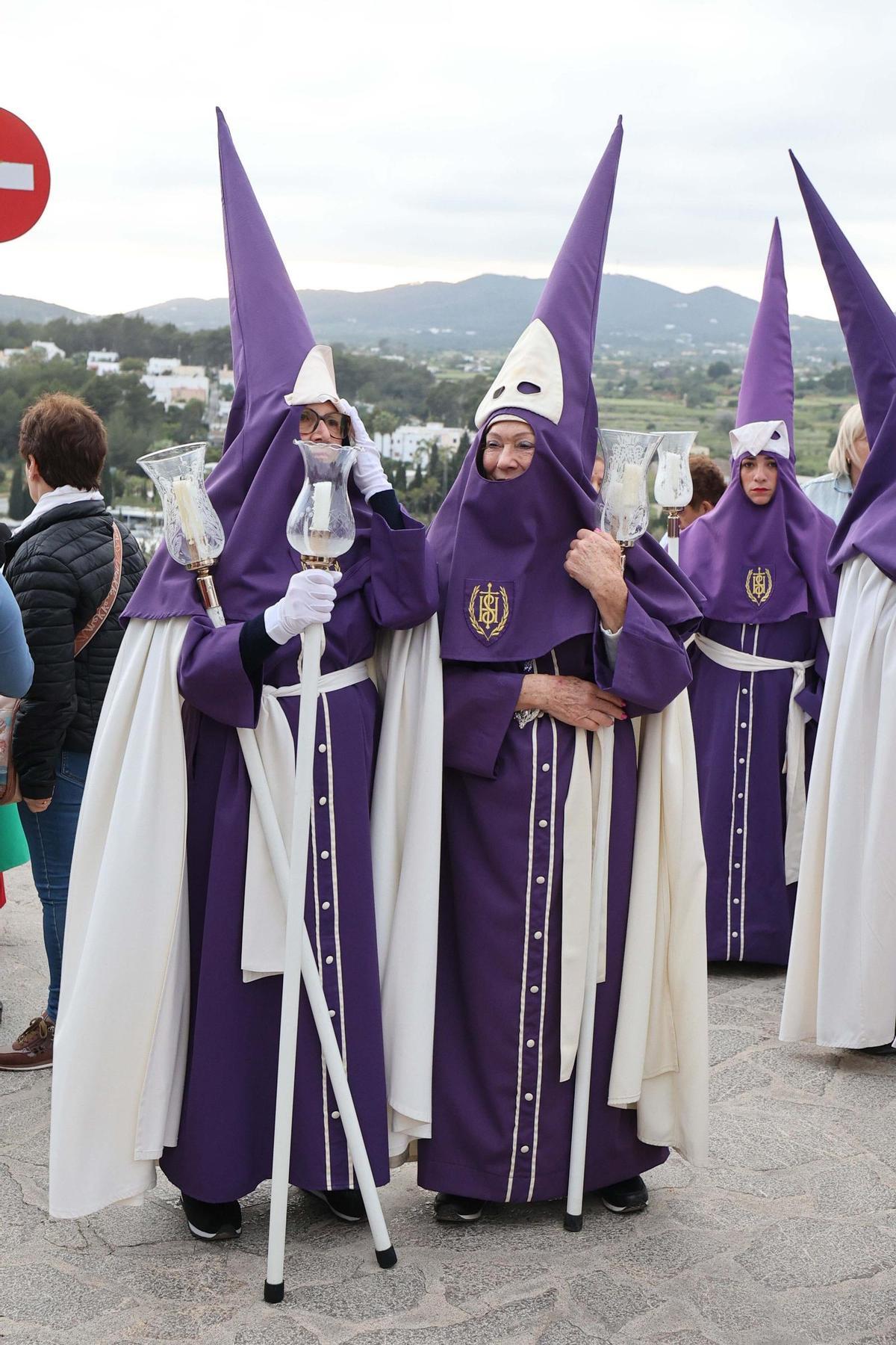 Las mejores imágenes de la procesión del Santo Entierro del Viernes Santo en Santa Eulària