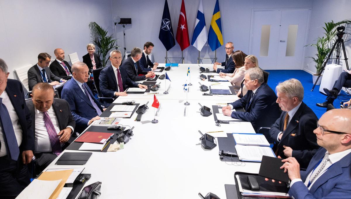 Madrid, 28 de junio de 2022.- El secretario general de la OTAN, Jens Stoltenberg, reunido con el presidente turco Tayyip Erdogan, la primera ministra sueca Magdalena Andersson y el presidente finlandés Sauli Niinisto, durante una reunión para desbloquear el acceso de Finlandia y Suecia a la OTAN.