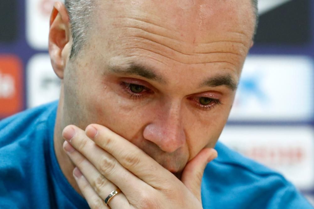 Iniesta, durante su rueda de prensa de despedida