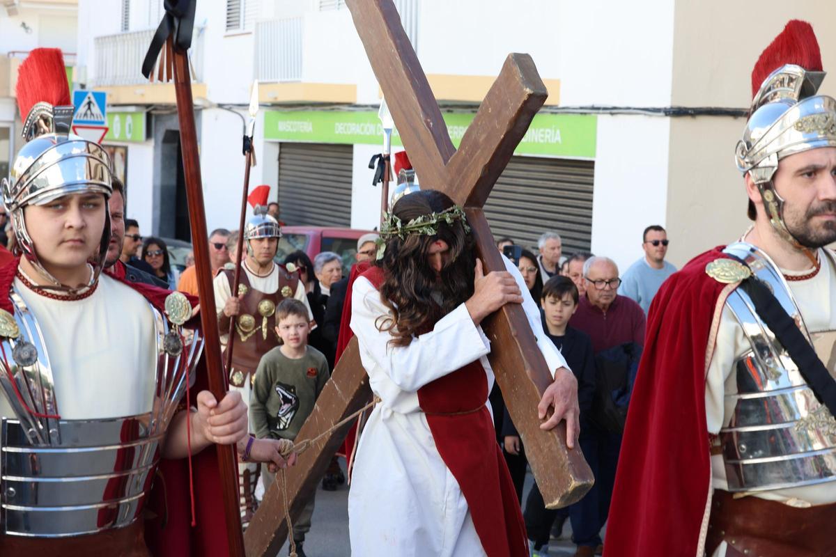 Galería: imágenes del vía crucis de Santa Eulària