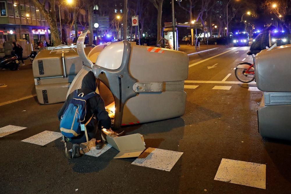 Protestes i tensió a l'exterior del Parlament de Catalunya