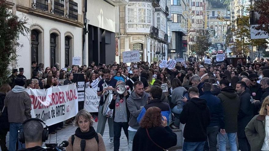 Huelga en el comercio textil de A Coruña contra el convenio estatal: cierre de tiendas y concentración ante Zara