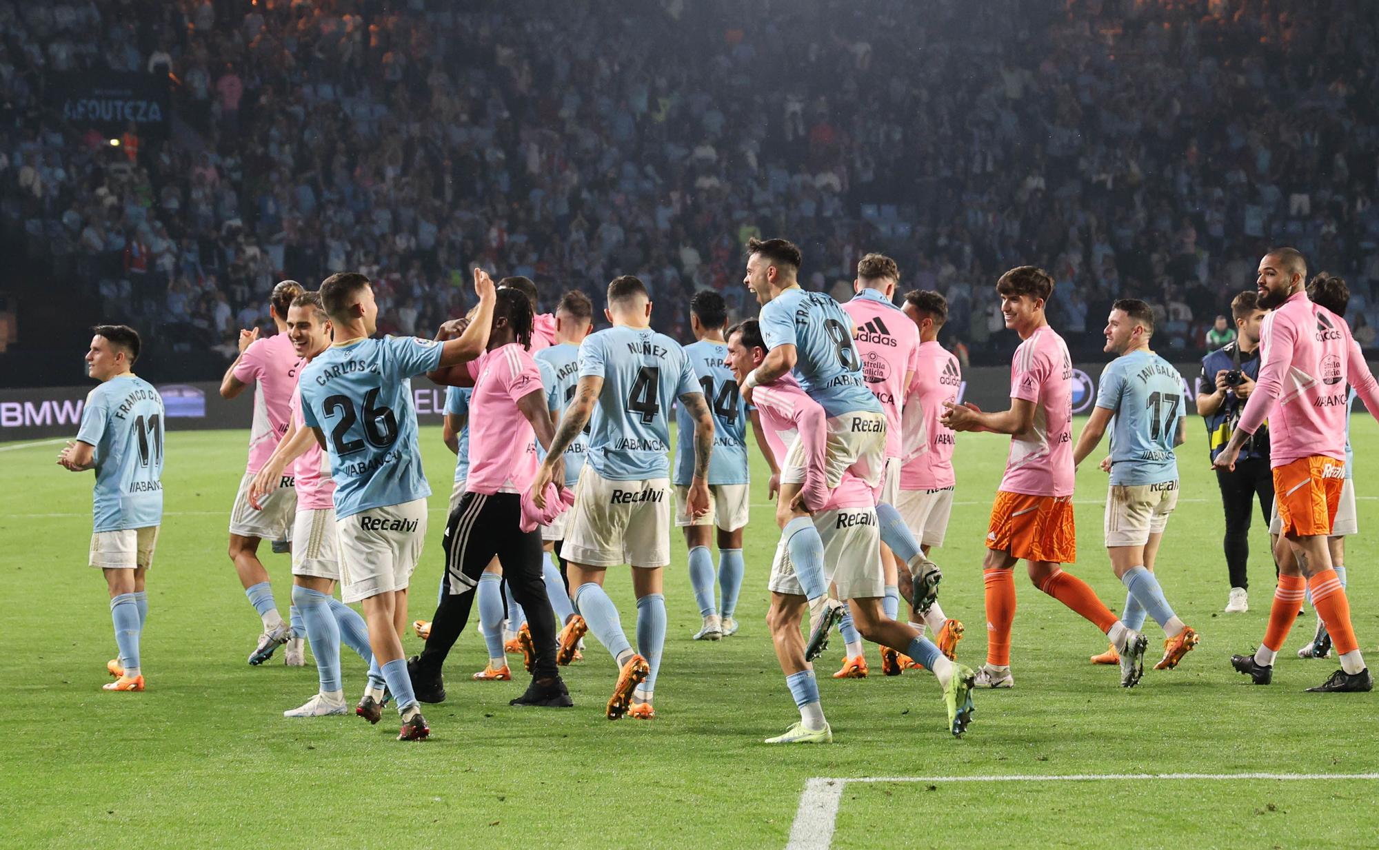 Lágrimas de felicidad en Balaídos: otro final de temporada agónico del Celta