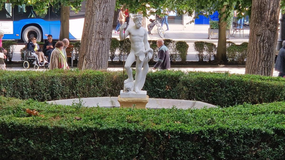 El Neptuno tras su recolocación en el Campo San Francisco.