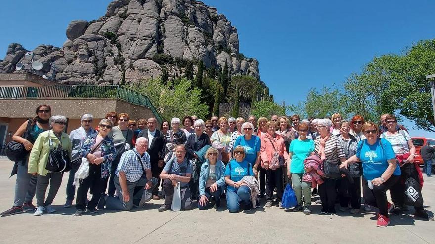 Una cinquantena de persones del Casal Cívic de Sant Joan de Vilatorrada visita Montserrat