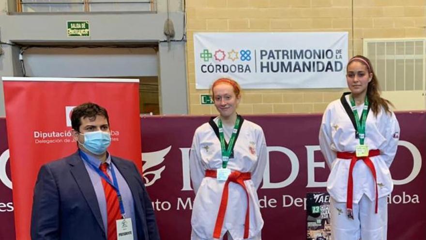 Romero, en lo más alto del podio del Open de Andalucía junto a Vara. |