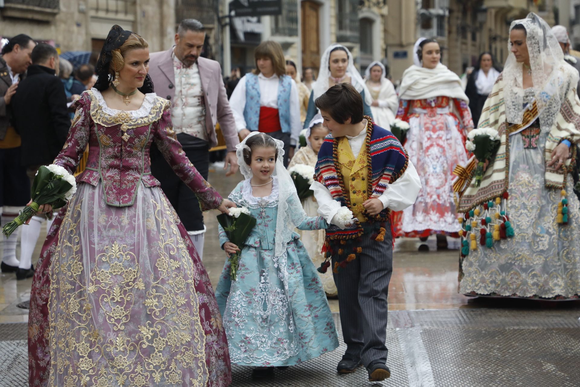 Búscate en el primer día de ofrenda por la calle de Quart (entre las 17:00 a las 18:00 horas)