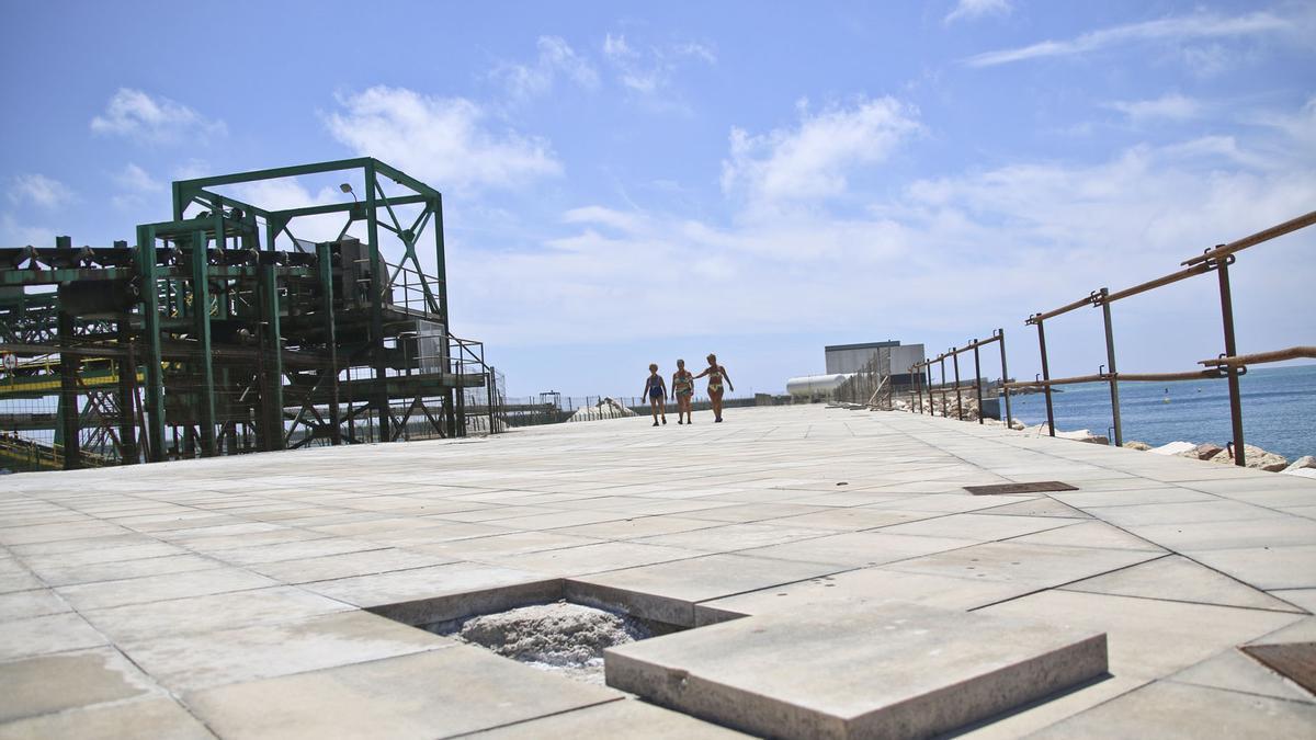 La obra del paseo del Dique de Poniente se paralizó cuando quedaba en torno a un 25 % de la inversión por realizar
