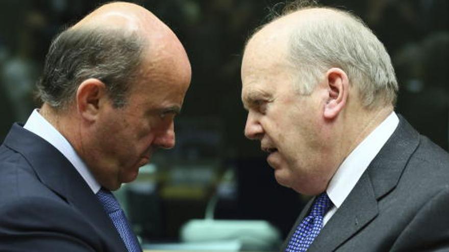 Guindos, con su homólogo irlandés, Noonan.