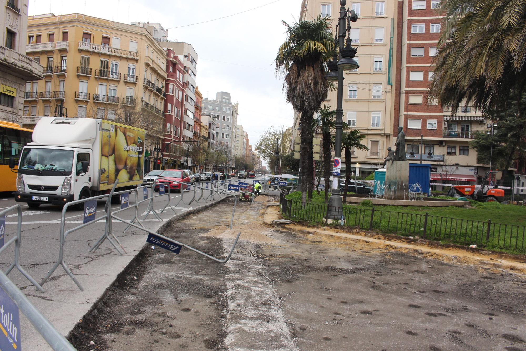 Las obras del carril bici levantan la plaza de Obispo Amigó