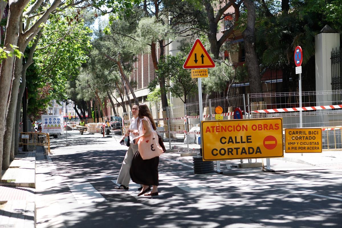 La calle Pedro Cerbuna está cortada al tráfico.