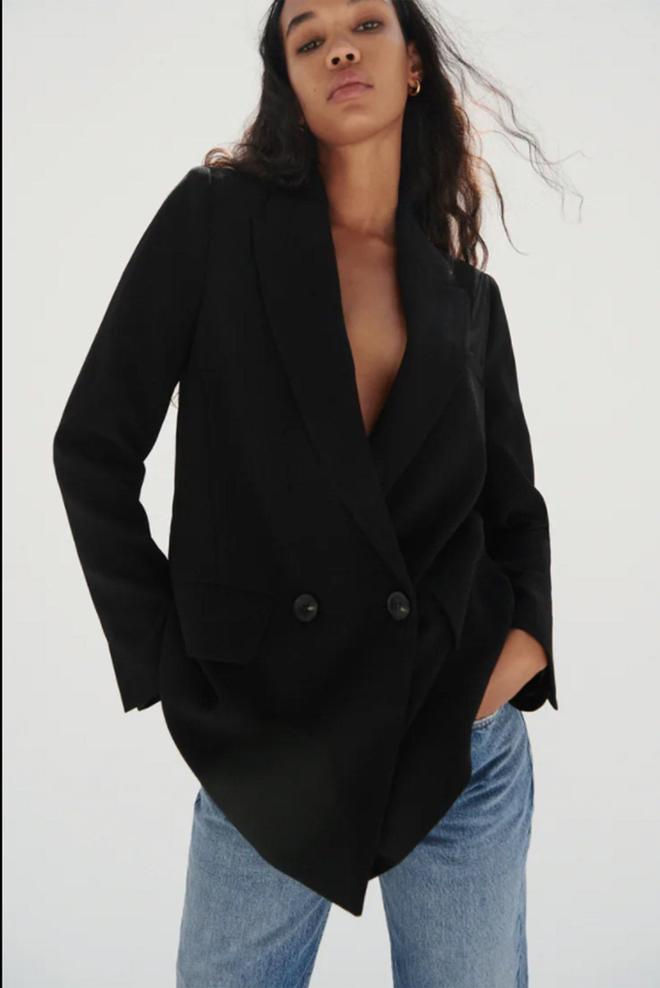 Blazer negra de Zara