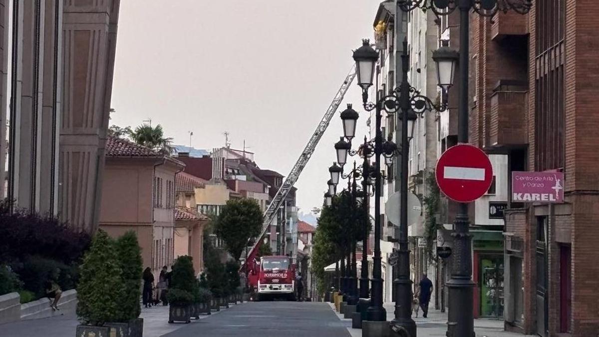 Los Bomberos durante la intervención.