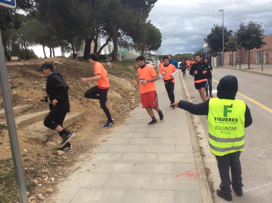 Mig miler d''atletes a la Run 4 Càncer de Figueres