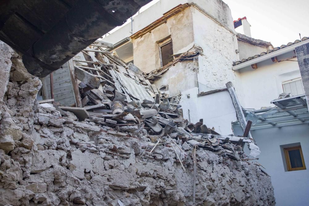 Derrumbe en el interior de una casa en Xàtiva