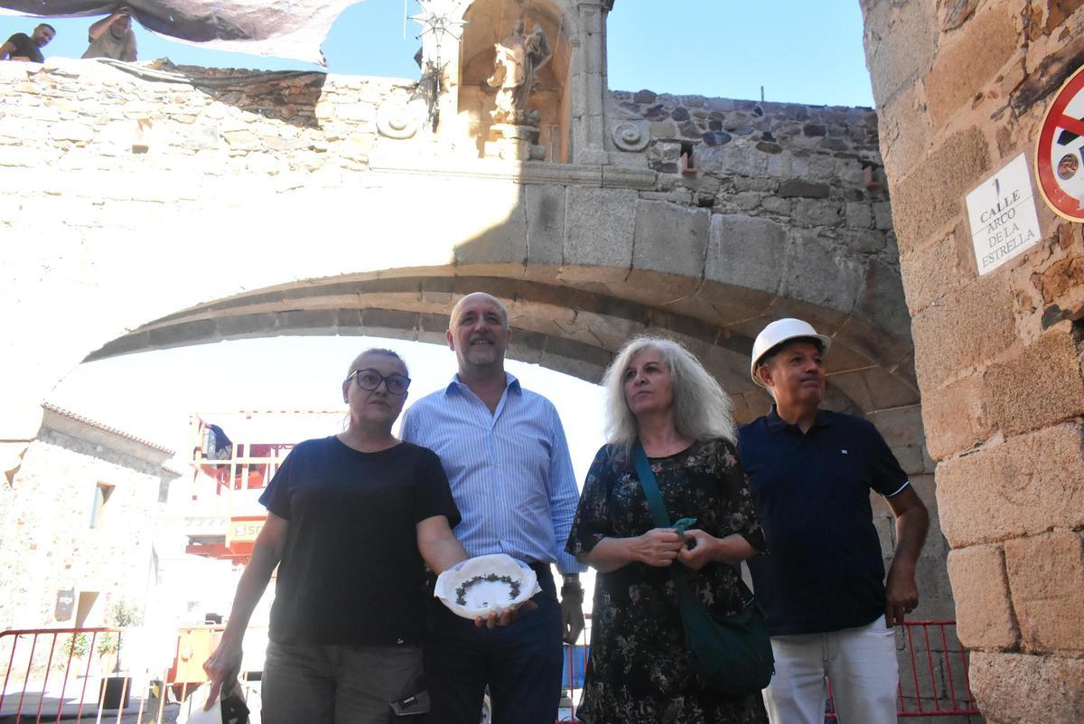 Galería | Así es la pequeña corona de la Virgen del Arco de la Estrella de Cáceres