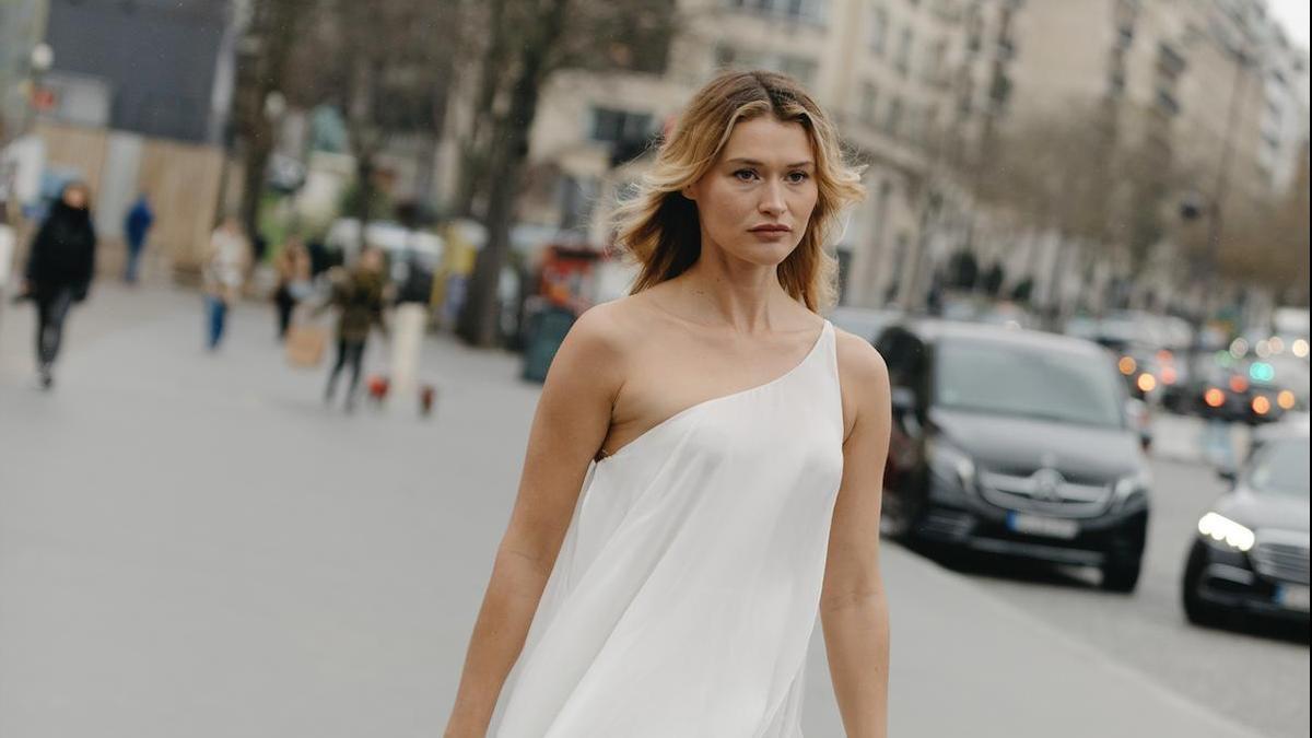 Boda de estilo ibicenco: los vestidos blancos de Mango (cómodos, románticos y favorecedores) que te convertirán en la invitada perfecta