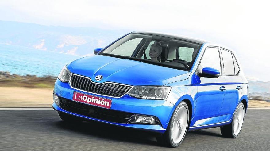 La nueva imagen de Skoda le sienta como un guante al recién llegado Fabia; además su carrocería tiene más presencia al ser más ancha y más baja