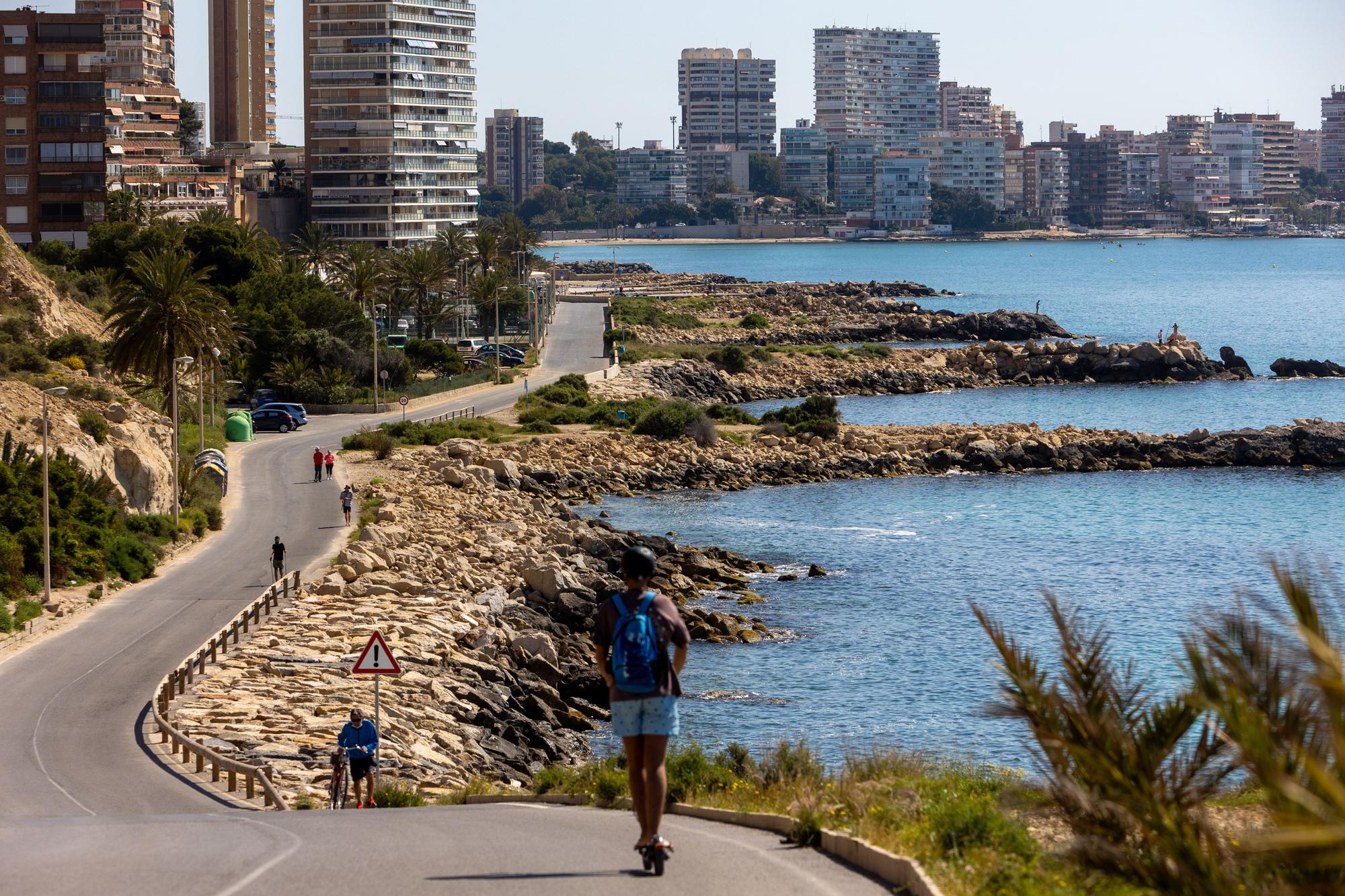 Los vecinos reclaman el mantenimiento de los espigones de las calas de la Albufereta