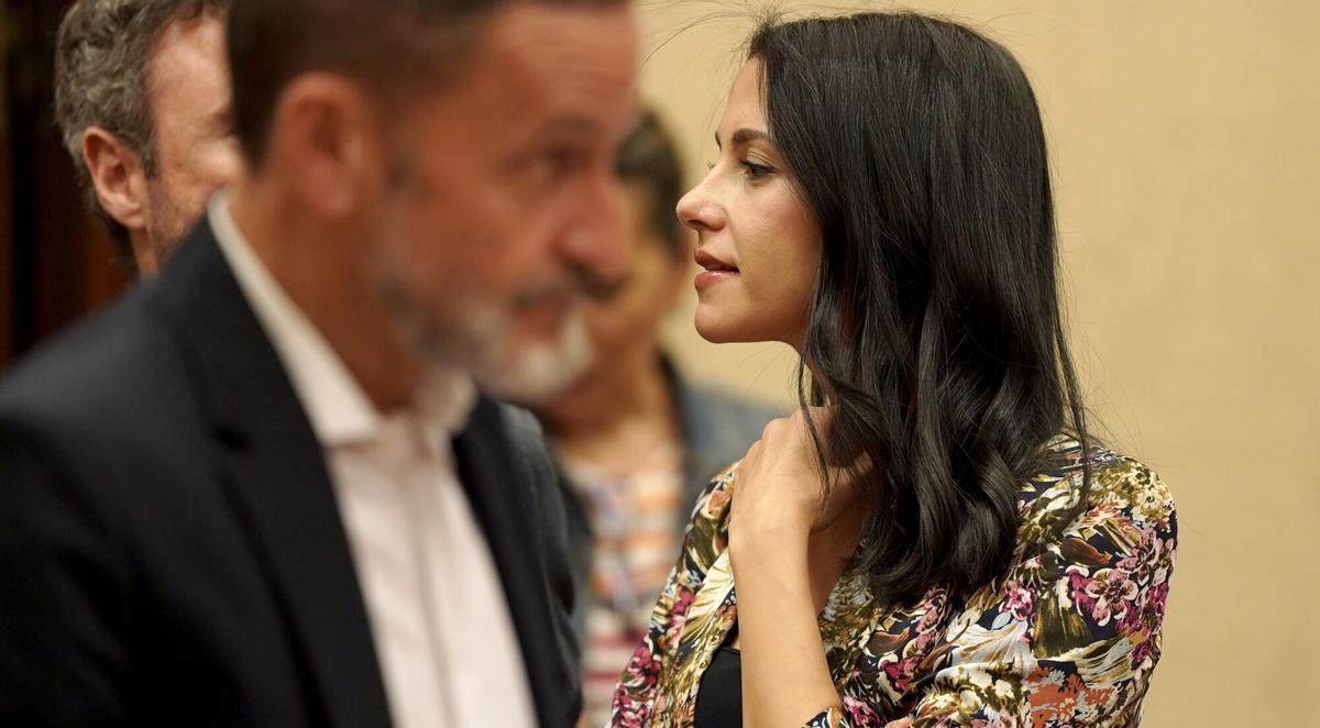 Imagen de enero de 2023 de Edmundo Bal e Inés Arrimadas en el Congreso.