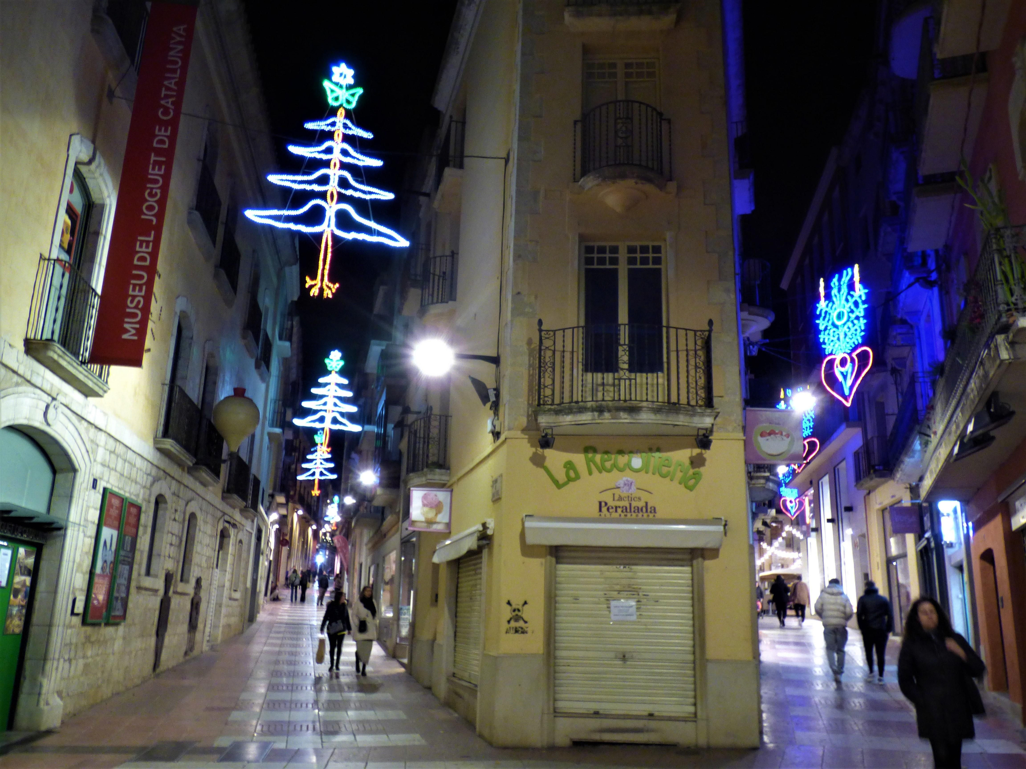 La màgia de Nadal s'encén a Figueres amb les llums dalinianes