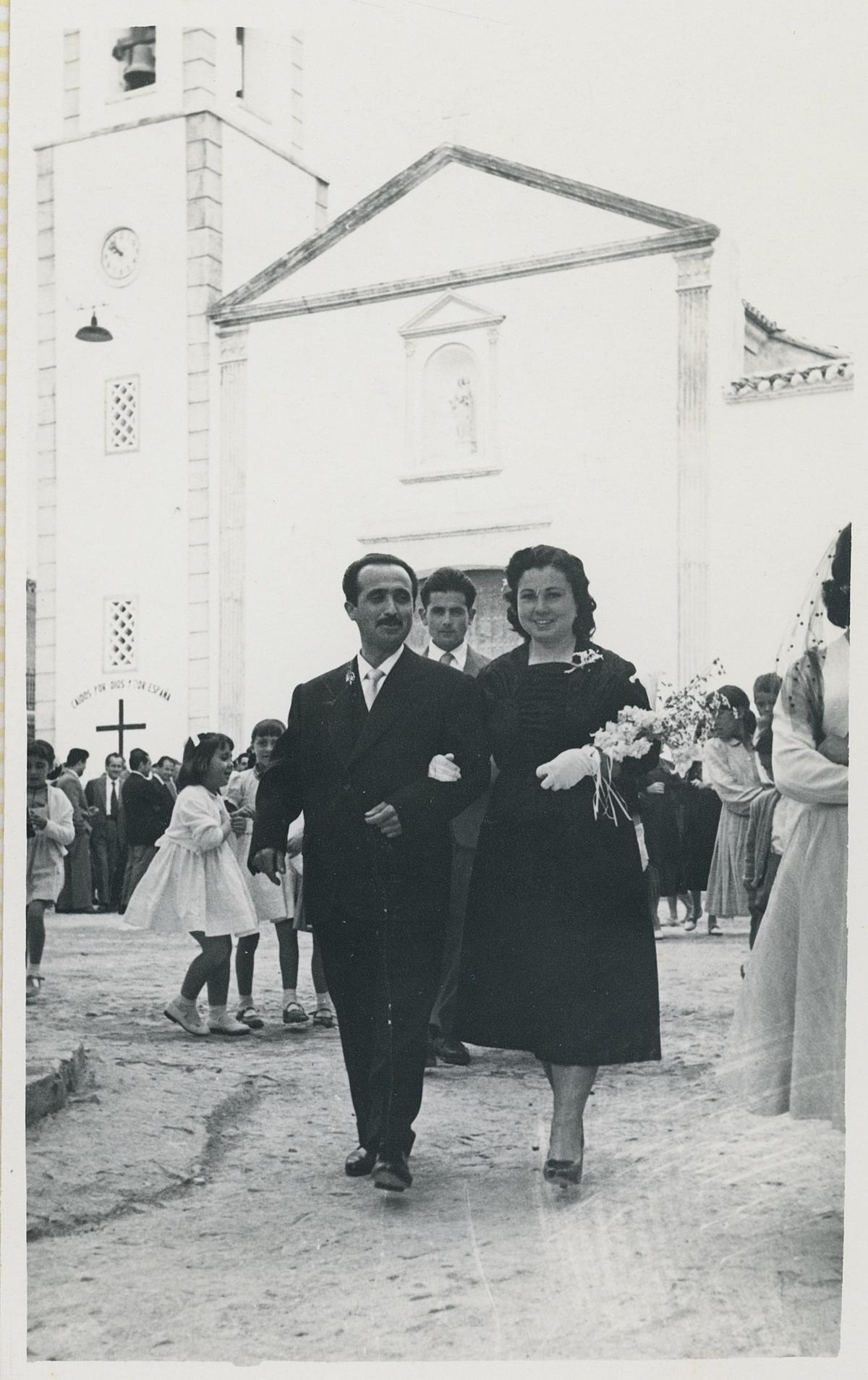 Imagen de 1957 de una boda en l'Alfàs del Pi.