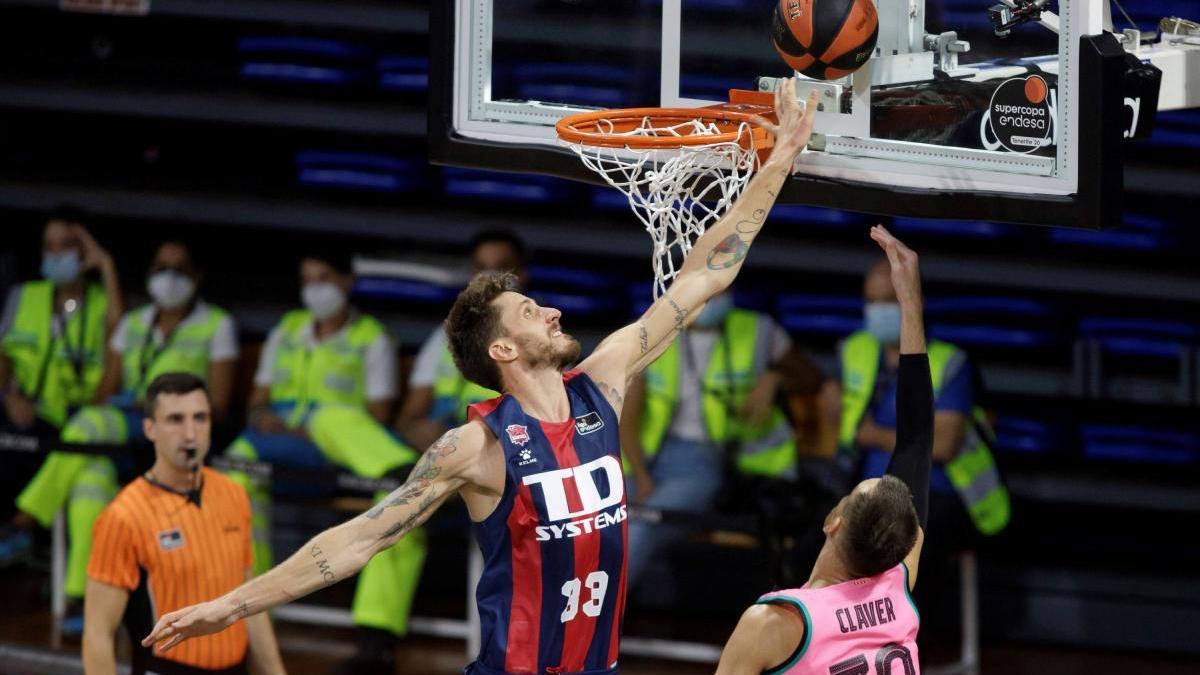 El Barcelona, primer finalista en imposar-se al Baskonia (68-72)