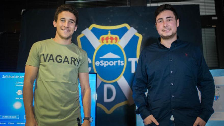 Luis Milla y AndyelMesdy, jugadores del CD Tenerife y del equipo de eSports.