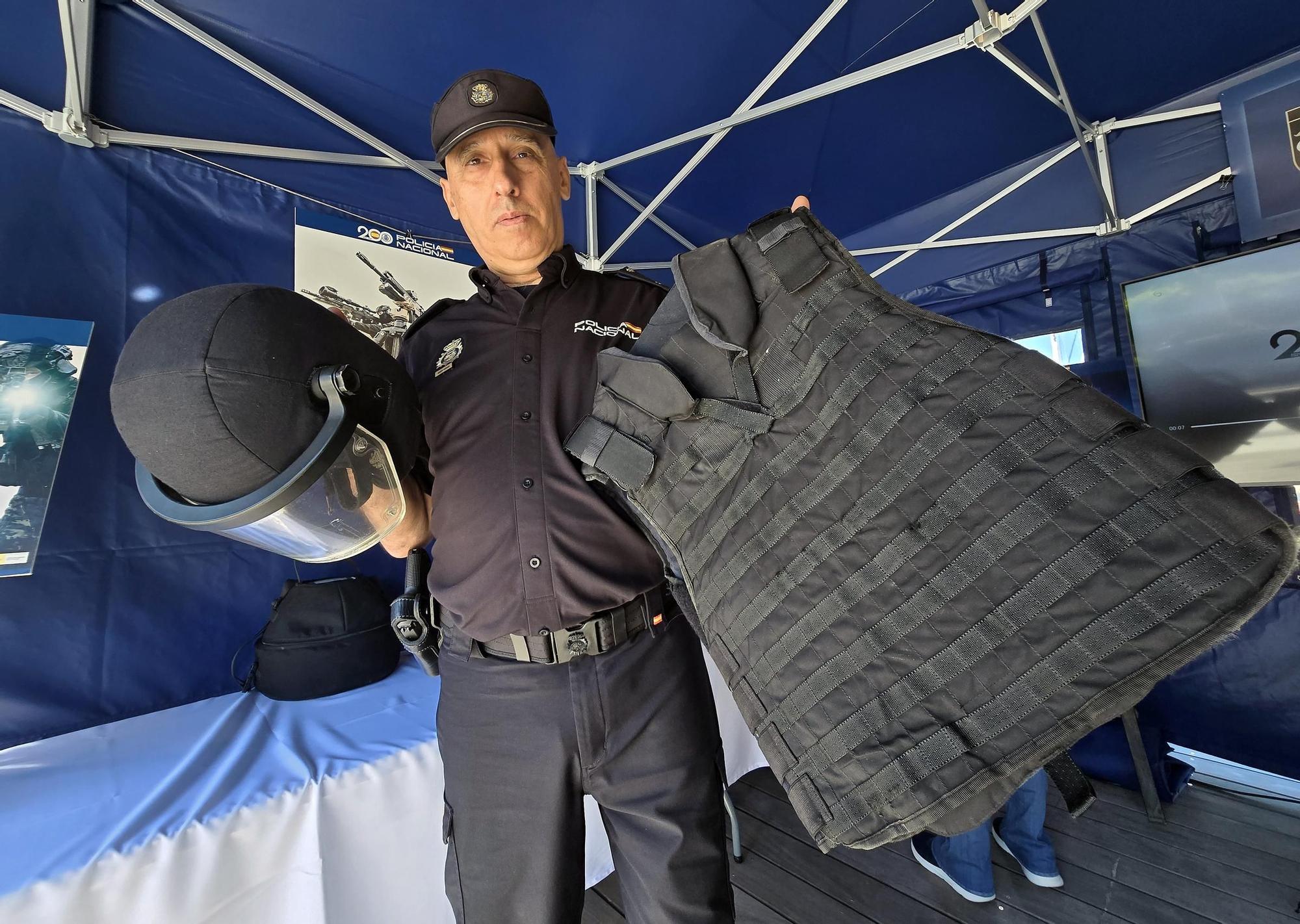 Vigo inaugura con la "Exposición de Medios" las celebraciones del Día de la Policía Nacional