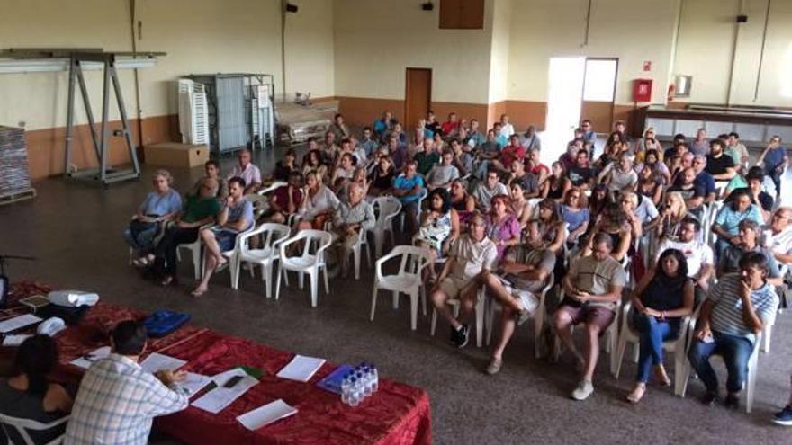 Una de las reuniones de la plataforma No a la MAT para informar del proyecto.