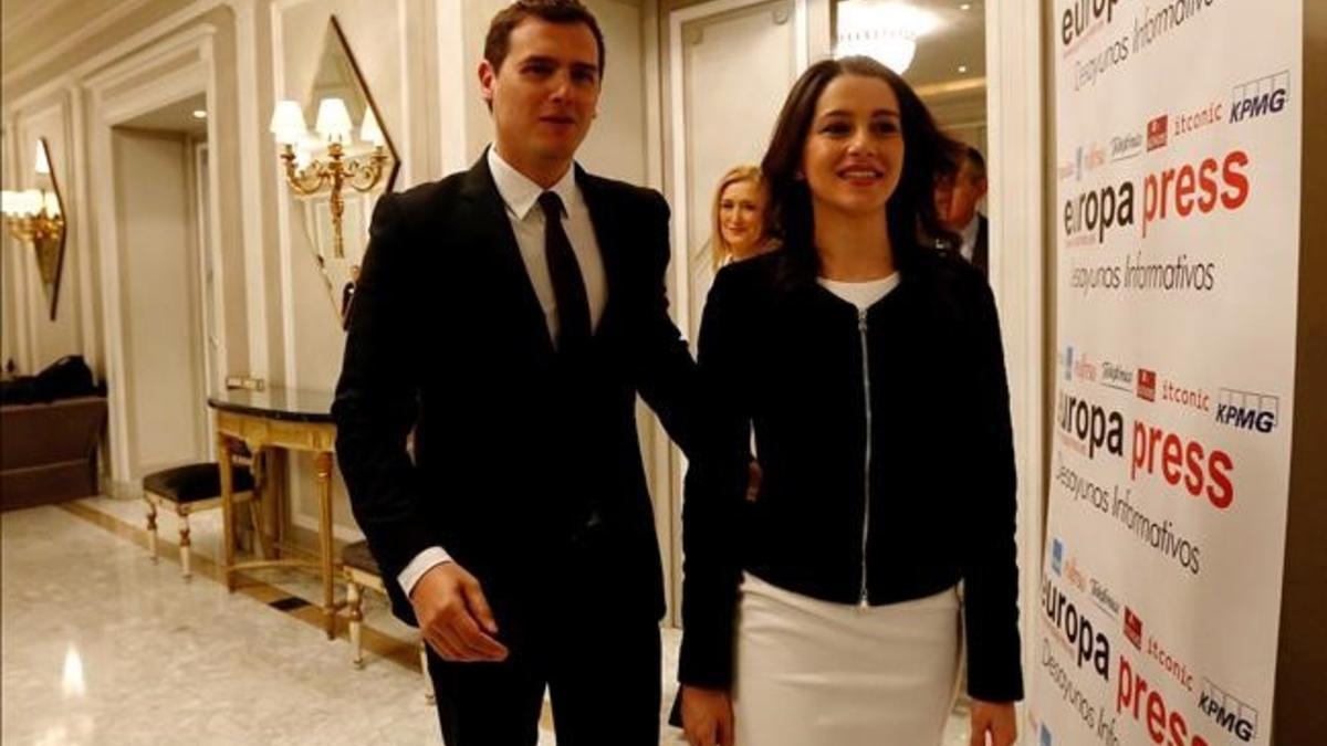 Albert Rivera e Inés Arrimadas, en el desayuno informativo en el que ha intervenido la segunda, este lunes en Madrid.