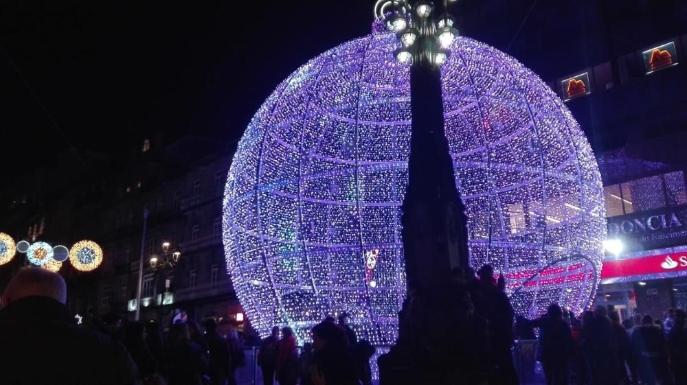 La Navidad arranca en Vigo con el encendido del alumbrado // R. G. / L. V. / C. P. / J. A.