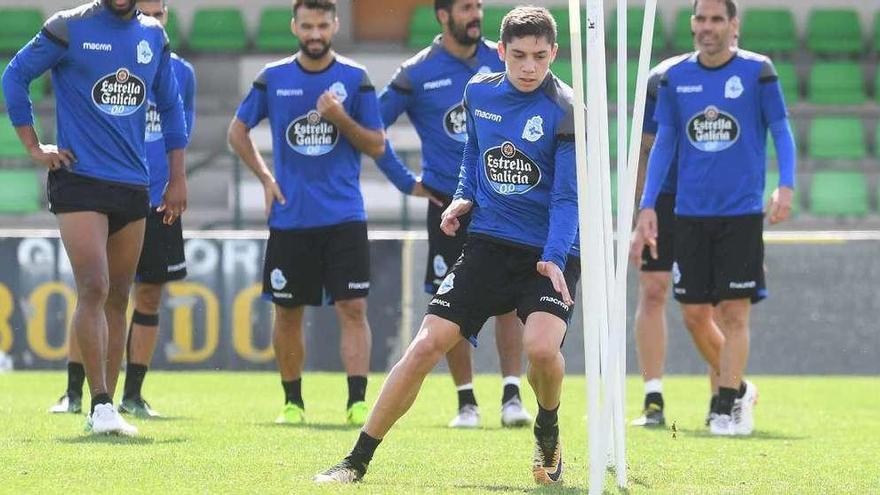 Fede Valverde, durante un entrenamiento en el campo de A Magdalena, en Vilalba.