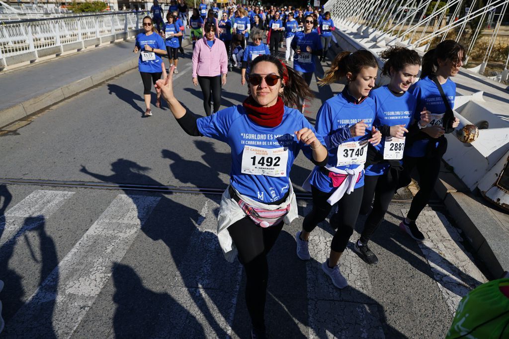 Imágenes del recorrido de la Carrera de la Mujer: avenida Pío Baroja y puente del Reina Sofía (I)