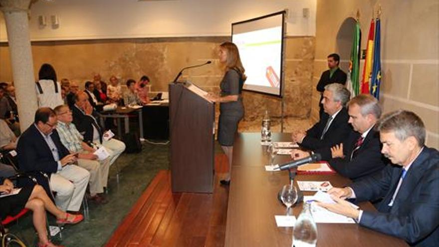 El Ayuntamiento de Badajoz homenajea a 33 establecimientos y comerciantes