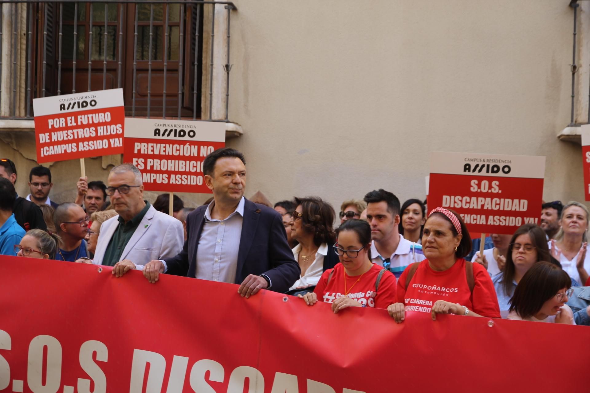 Concentración de Assido en Murcia ante la CHS