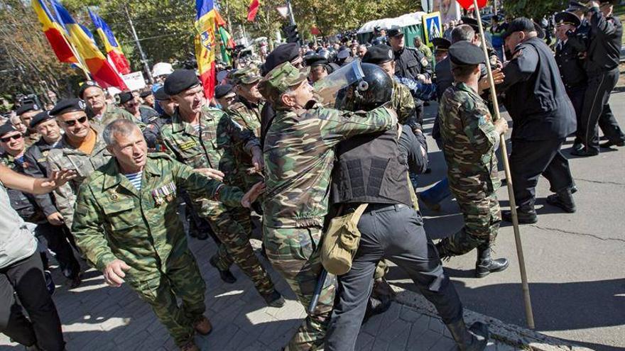 Los Indignados moldavos celebran un mes de acampada con un nuevo mitin en la capital