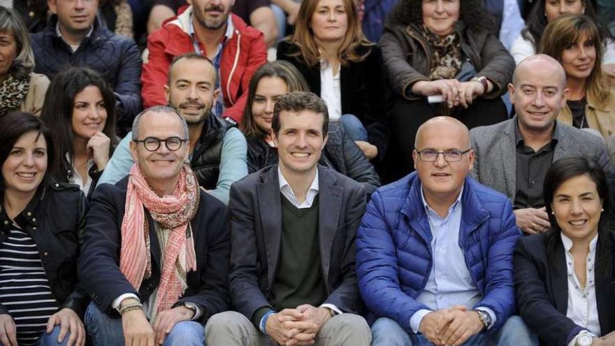 Participantes en la IV Convención de cargos del PP menores de 45 años, con Pablo Casado (c.). //B. Lorenzo