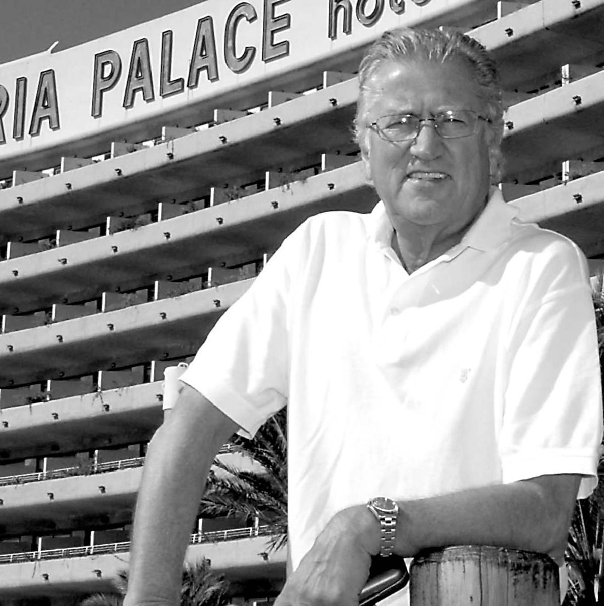 Pepe Domingo Castaño, periodista y animador de Carrusel Deportivo, en el hotel Gloria Palace donde saludó el Año Nuevo junto a su familia en 2007