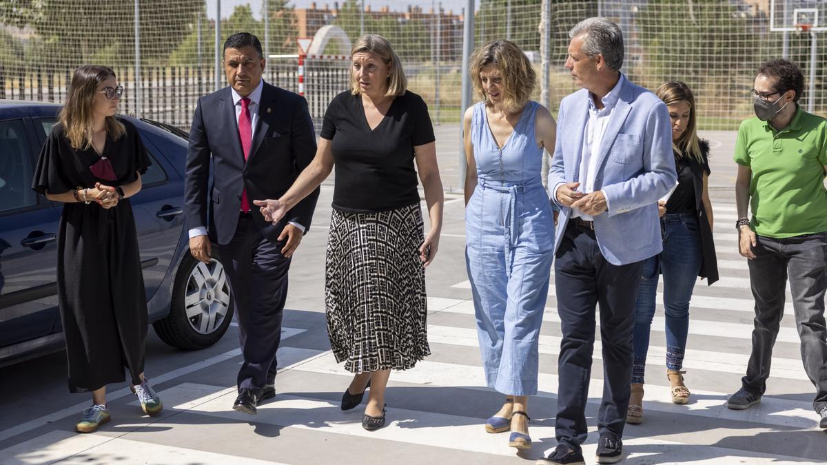 La consejera de Familia e Igualdad de Oportunidades, Isabel Blanco, el mes pasado junto a la presidenta del Consejo de la Juventud, Sandra Ámez