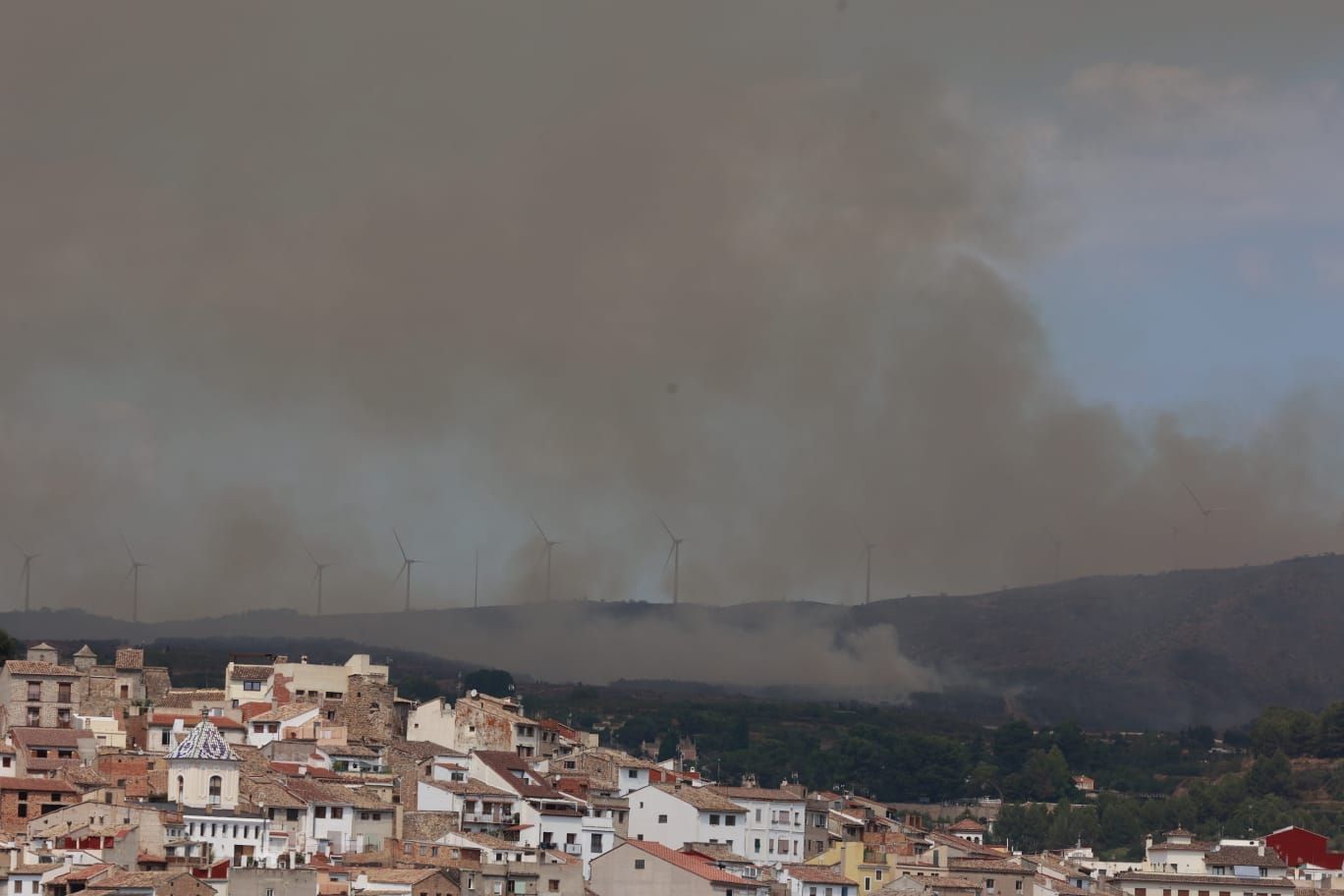 Espectaculares imágenes del incendio en Bejís