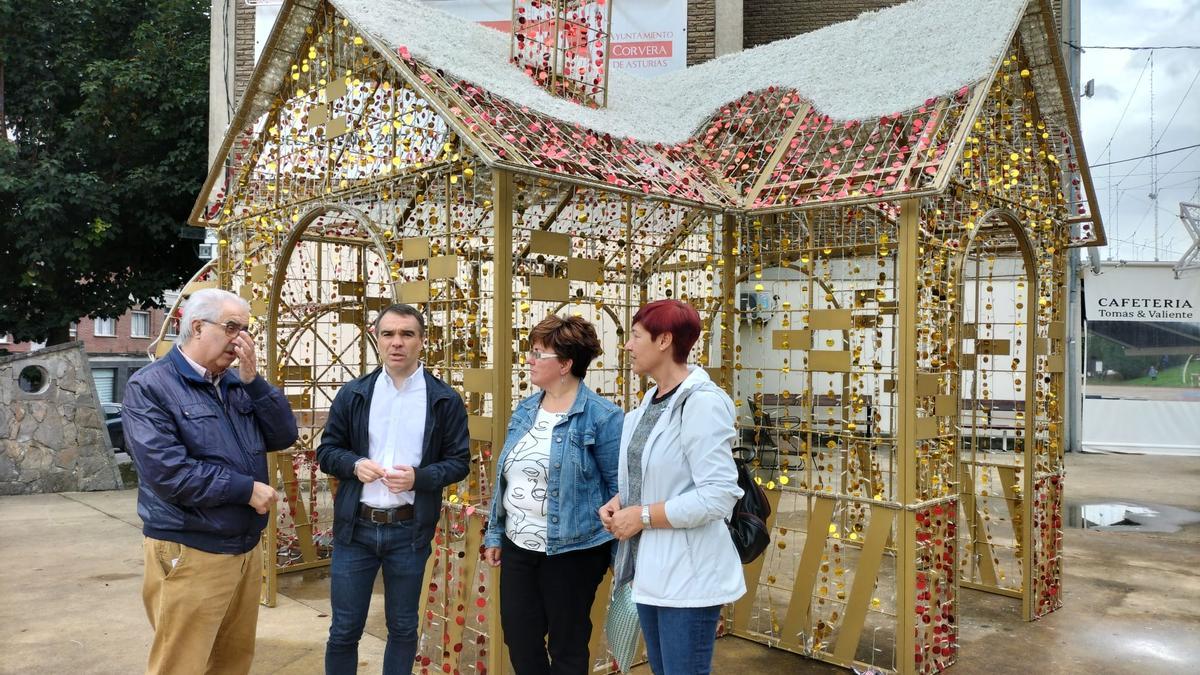 Presentación del alumbrado navideño con el concejal Rafael Alonso y el alcalde, Iván Fernández, con representantes de Apymec.