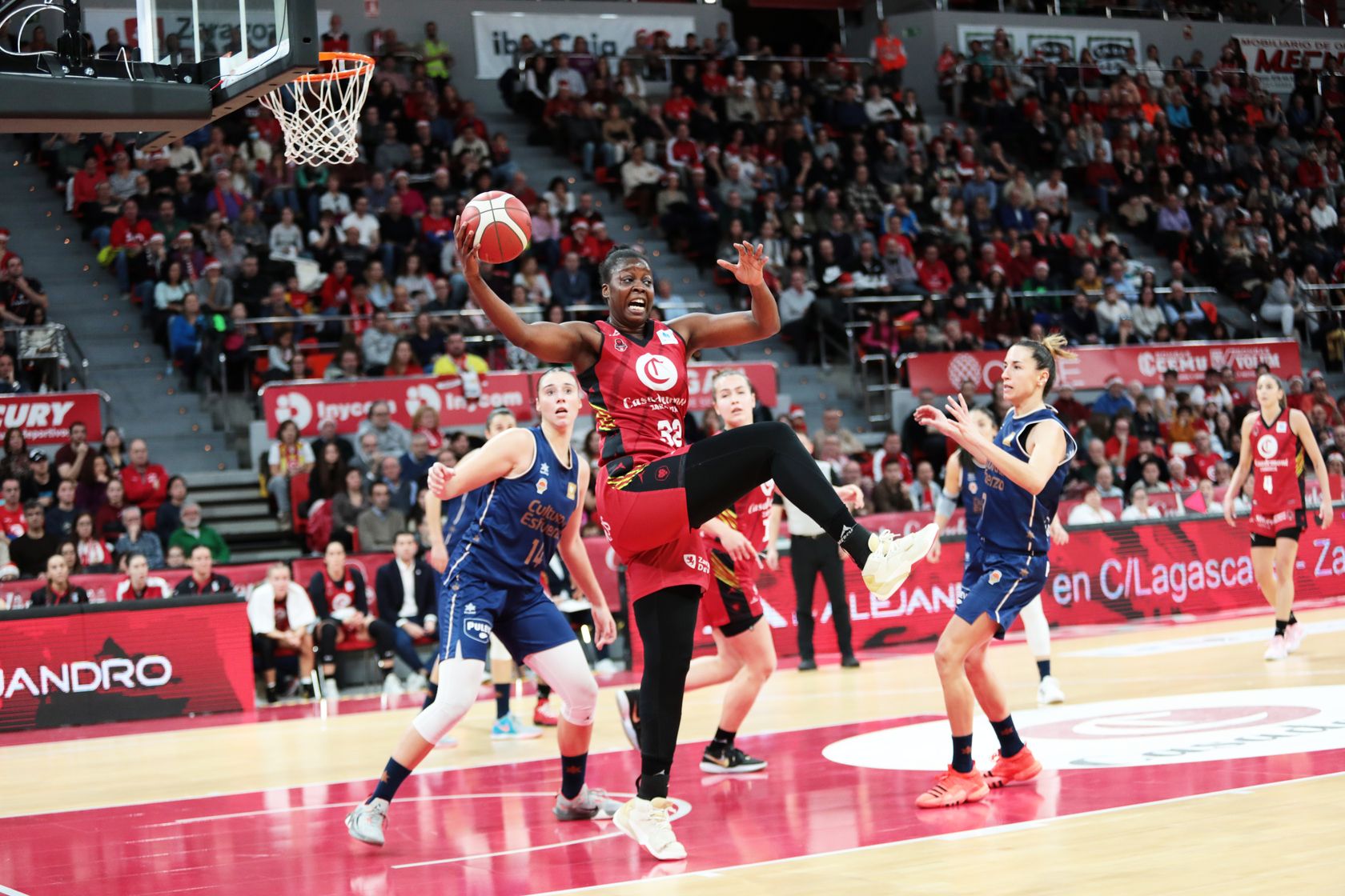 En imágenes | El Casademont cae ante el Valencia Basket en un Príncipe Felipe entregado