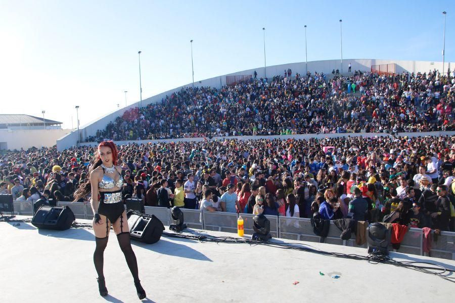 Miles de jóvenes en la fiesta del año